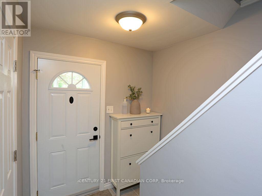 7 - 166 Southdale Road W, London South (South O), Ontario  N6J 2J1 - Photo 6 - X12665996