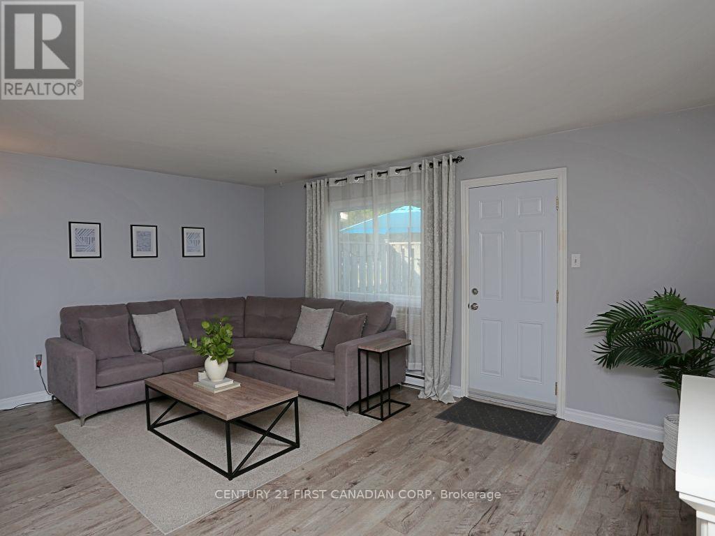 7 - 166 Southdale Road W, London South (South O), Ontario  N6J 2J1 - Photo 9 - X12665996