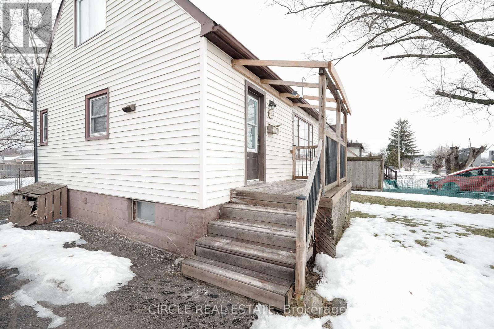 6755 Mcleod Road, Niagara Falls (Arad/fallsview), Ontario  L2G 3G7 - Photo 7 - X12789802