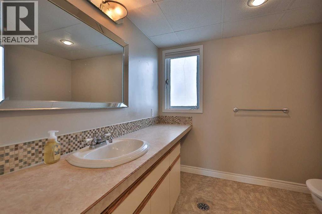 182 S 3 Street E, Magrath, Alberta  T0K 1J0 - Photo 34 - A2288069