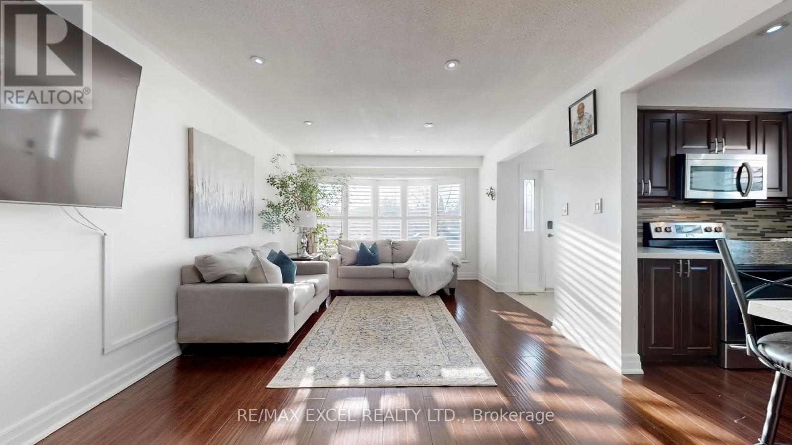 1849 Bonnymede Drive, Mississauga, Ontario  L5J 1E2 - Photo 9 - W12871392