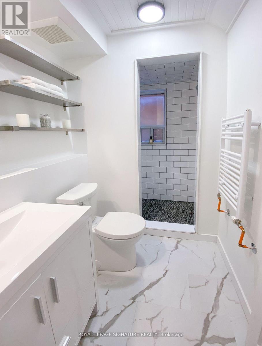 493 St Clarens Avenue, Toronto, Ontario  M5H 1W4 - Photo 13 - W12871400