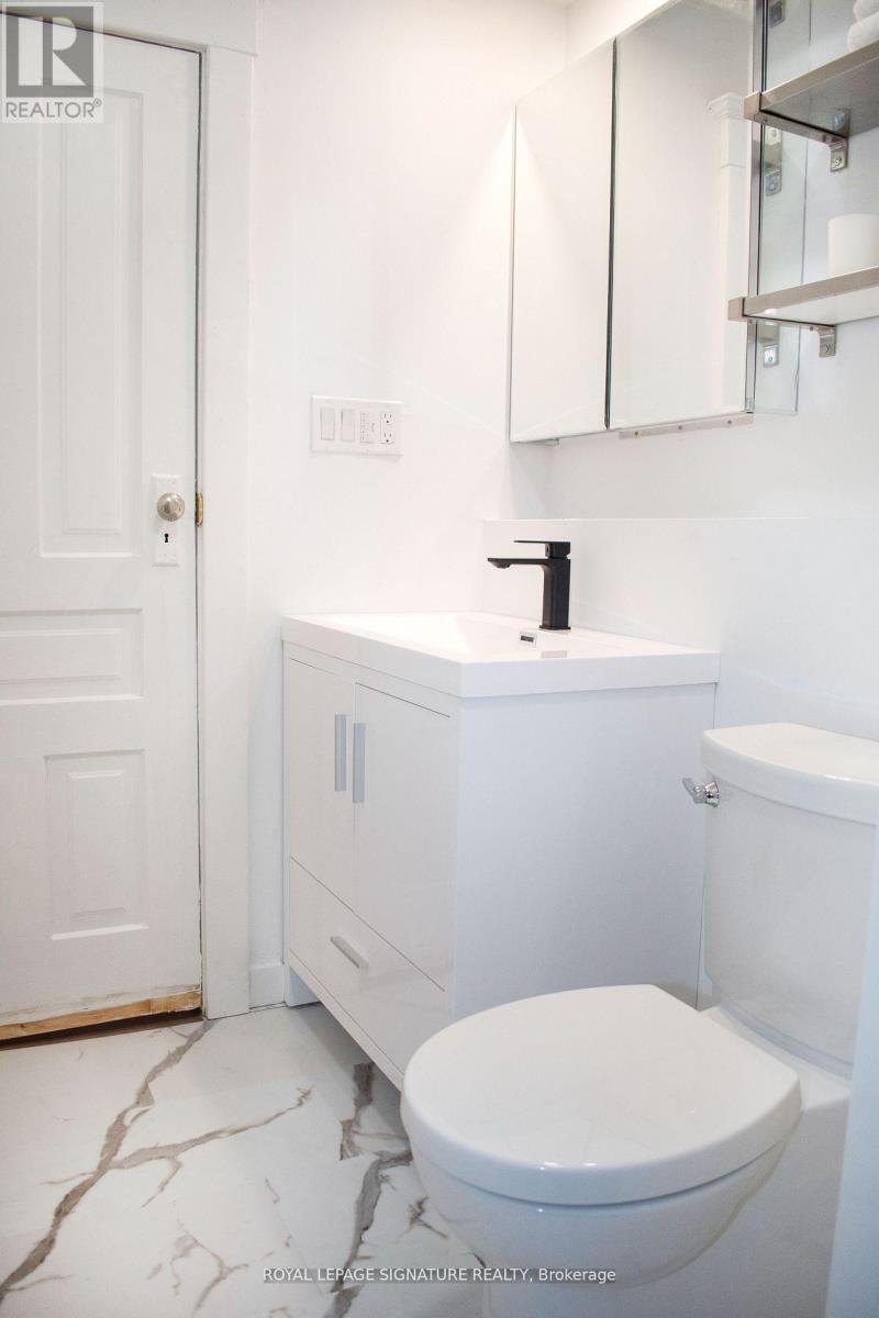 493 St Clarens Avenue, Toronto, Ontario  M5H 1W4 - Photo 15 - W12871400