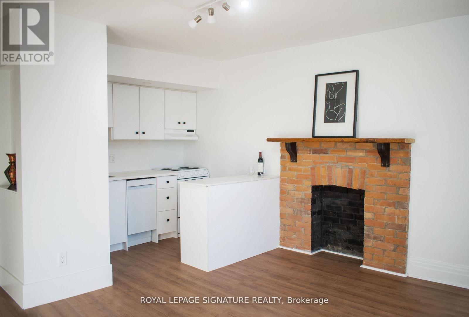 493 St Clarens Avenue, Toronto, Ontario  M5H 1W4 - Photo 3 - W12871400