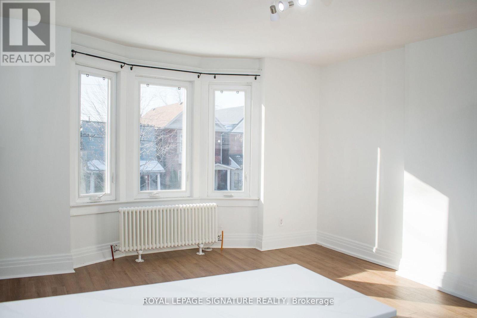 493 St Clarens Avenue, Toronto, Ontario  M5H 1W4 - Photo 5 - W12871400