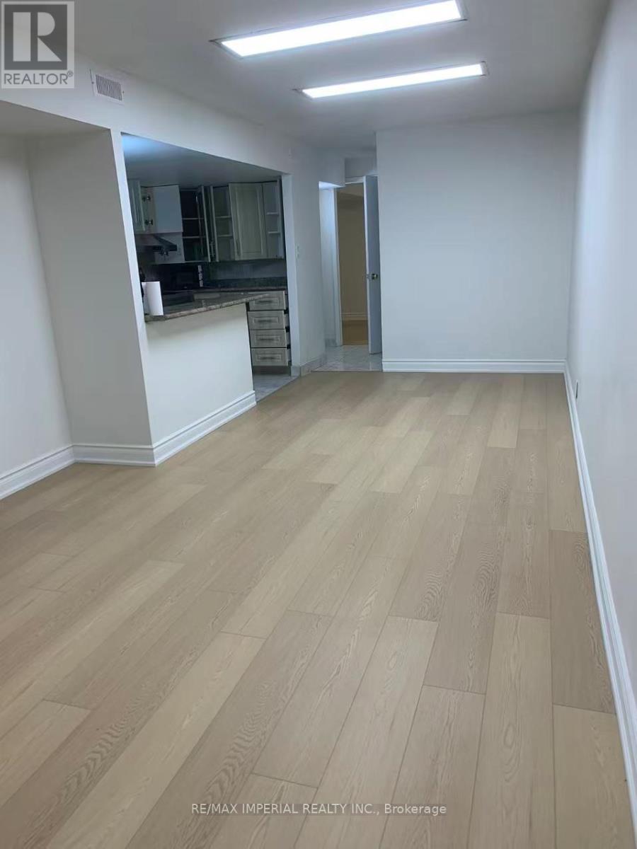 Lower - 657 Thamesford Terrace, Mississauga, Ontario  L5R 2B8 - Photo 5 - W12871444