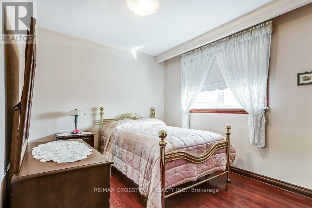 25 Rockbank Crescent, Toronto, Ontario  M9M 1L1 - Photo 19 - W12871488