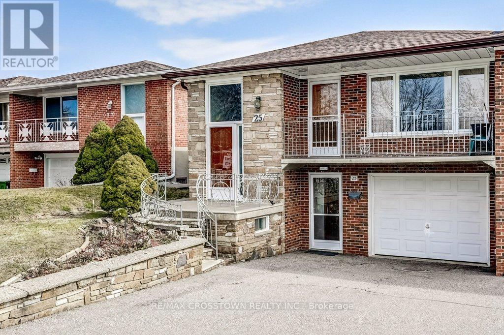 25 Rockbank Crescent, Toronto, Ontario  M9M 1L1 - Photo 2 - W12871488