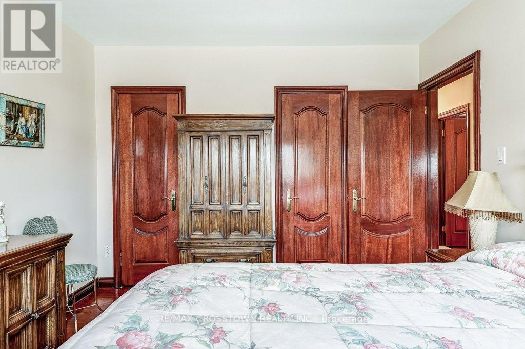 25 Rockbank Crescent, Toronto, Ontario  M9M 1L1 - Photo 22 - W12871488