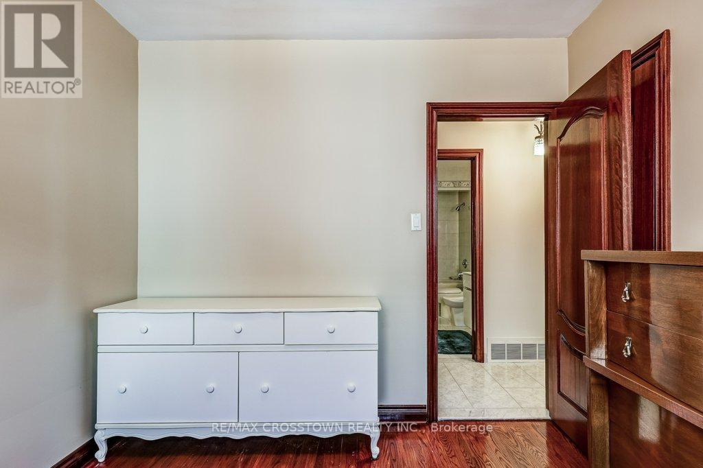 25 Rockbank Crescent, Toronto, Ontario  M9M 1L1 - Photo 26 - W12871488