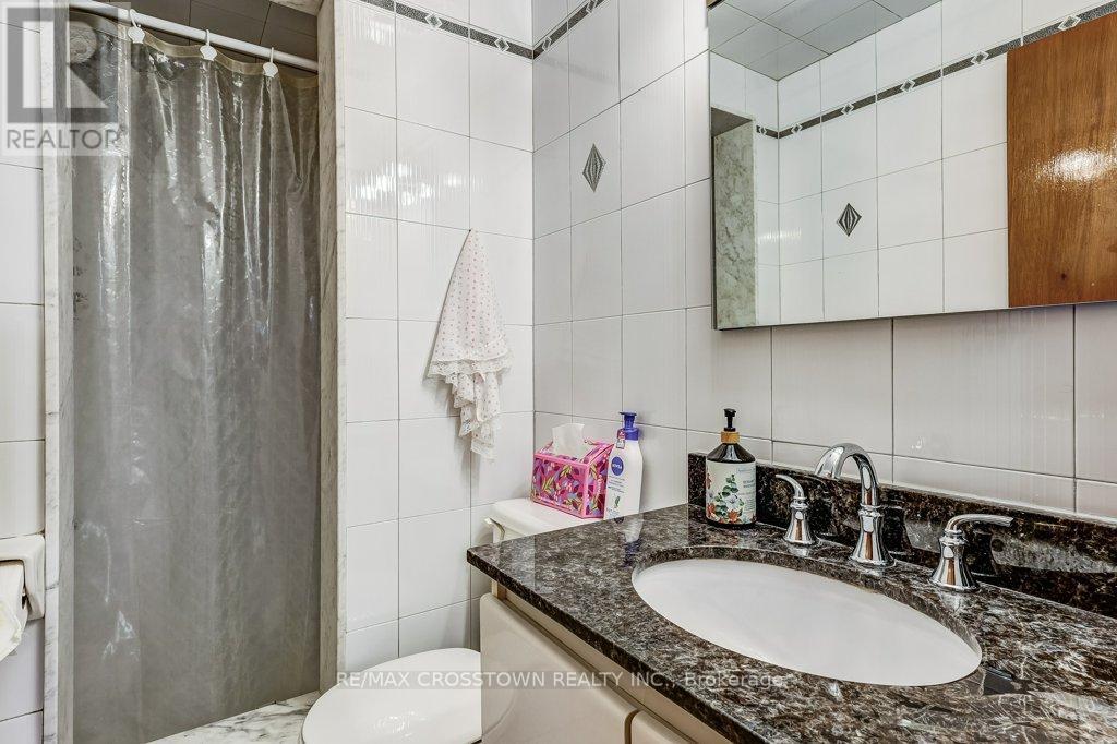 25 Rockbank Crescent, Toronto, Ontario  M9M 1L1 - Photo 33 - W12871488