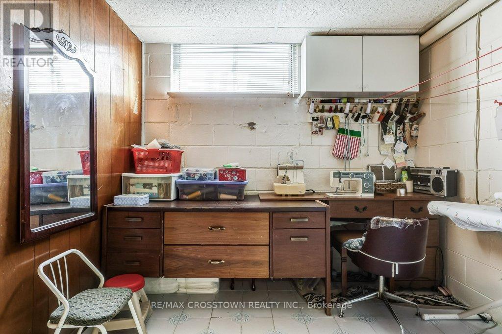 25 Rockbank Crescent, Toronto, Ontario  M9M 1L1 - Photo 38 - W12871488