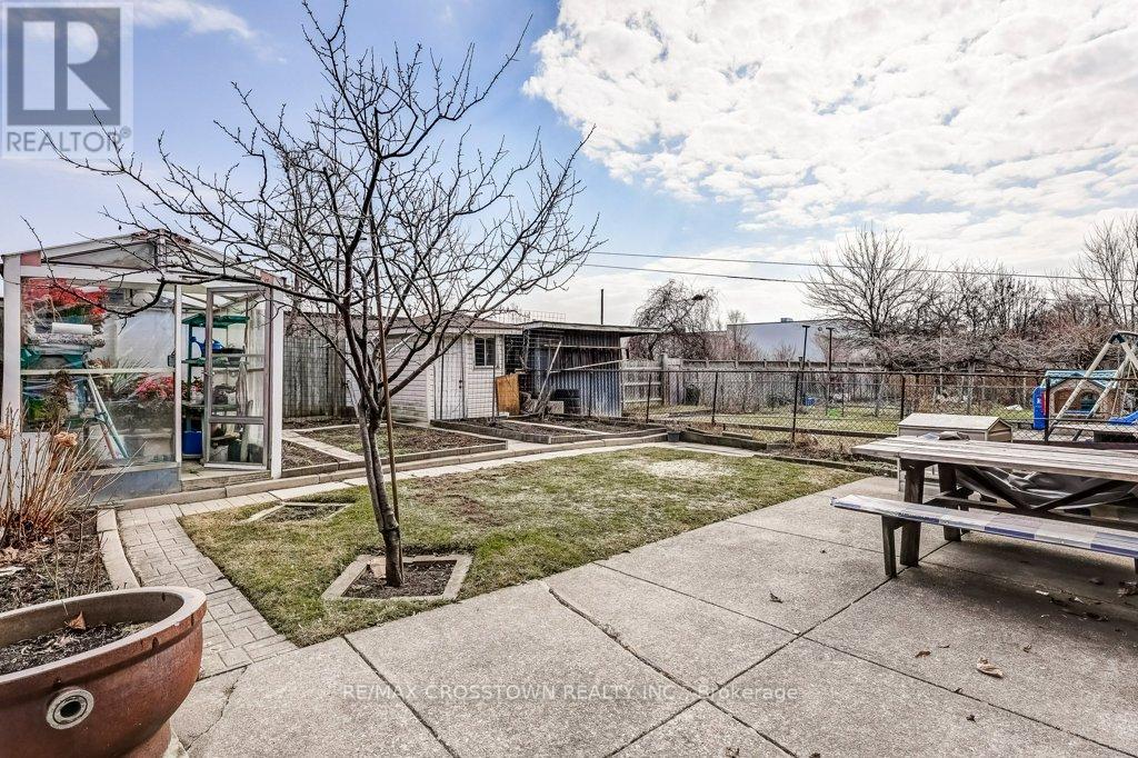 25 Rockbank Crescent, Toronto, Ontario  M9M 1L1 - Photo 43 - W12871488