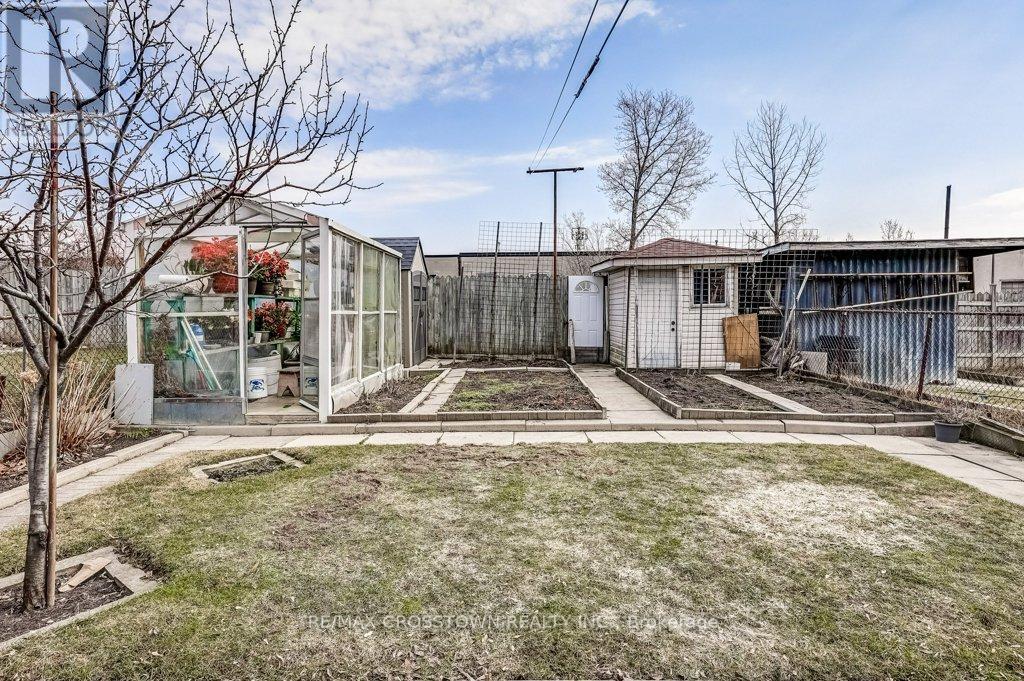 25 Rockbank Crescent, Toronto, Ontario  M9M 1L1 - Photo 44 - W12871488