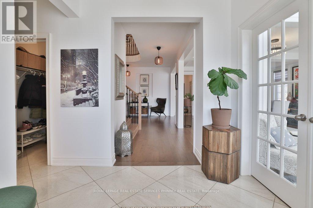 491 Threshing Mill Boulevard, Oakville, Ontario  L6H 7H5 - Photo 3 - W12871506