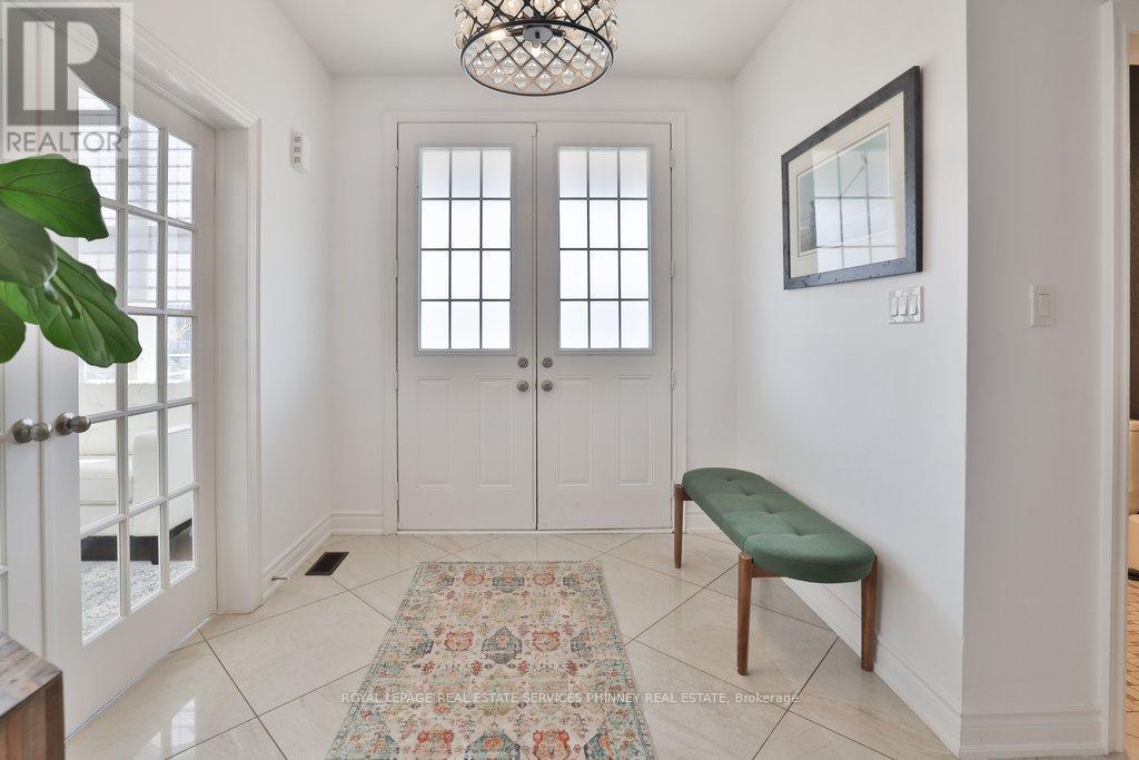 491 Threshing Mill Boulevard, Oakville, Ontario  L6H 7H5 - Photo 4 - W12871506