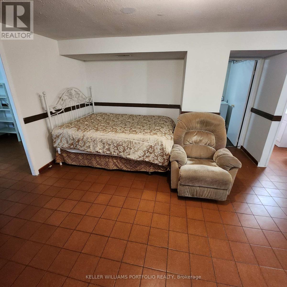 Lower Level - 2675 Sherhill Drive, Mississauga, Ontario  L5J 3Z2 - Photo 4 - W12871544