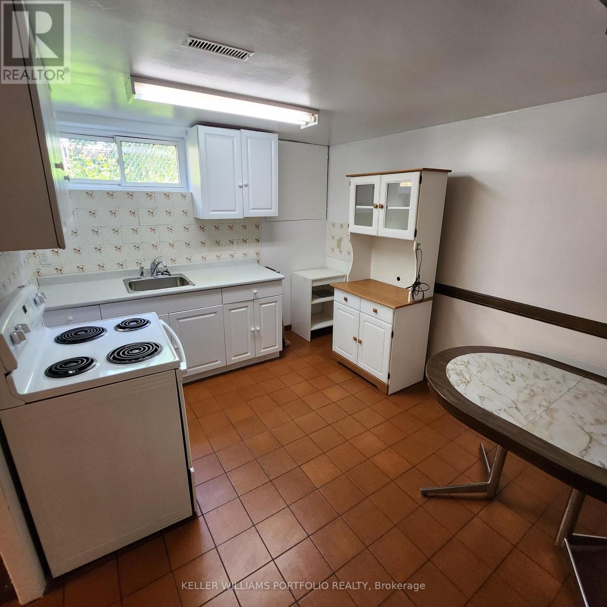 Lower Level - 2675 Sherhill Drive, Mississauga, Ontario  L5J 3Z2 - Photo 7 - W12871544