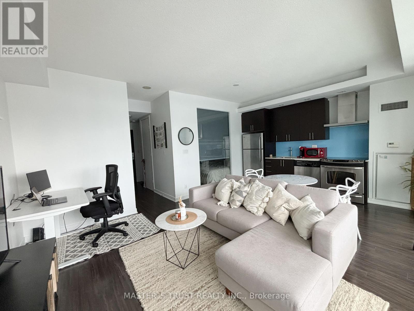 1025 - 165 Legion Road N, Toronto, Ontario  M8Y 0B3 - Photo 7 - W12871558