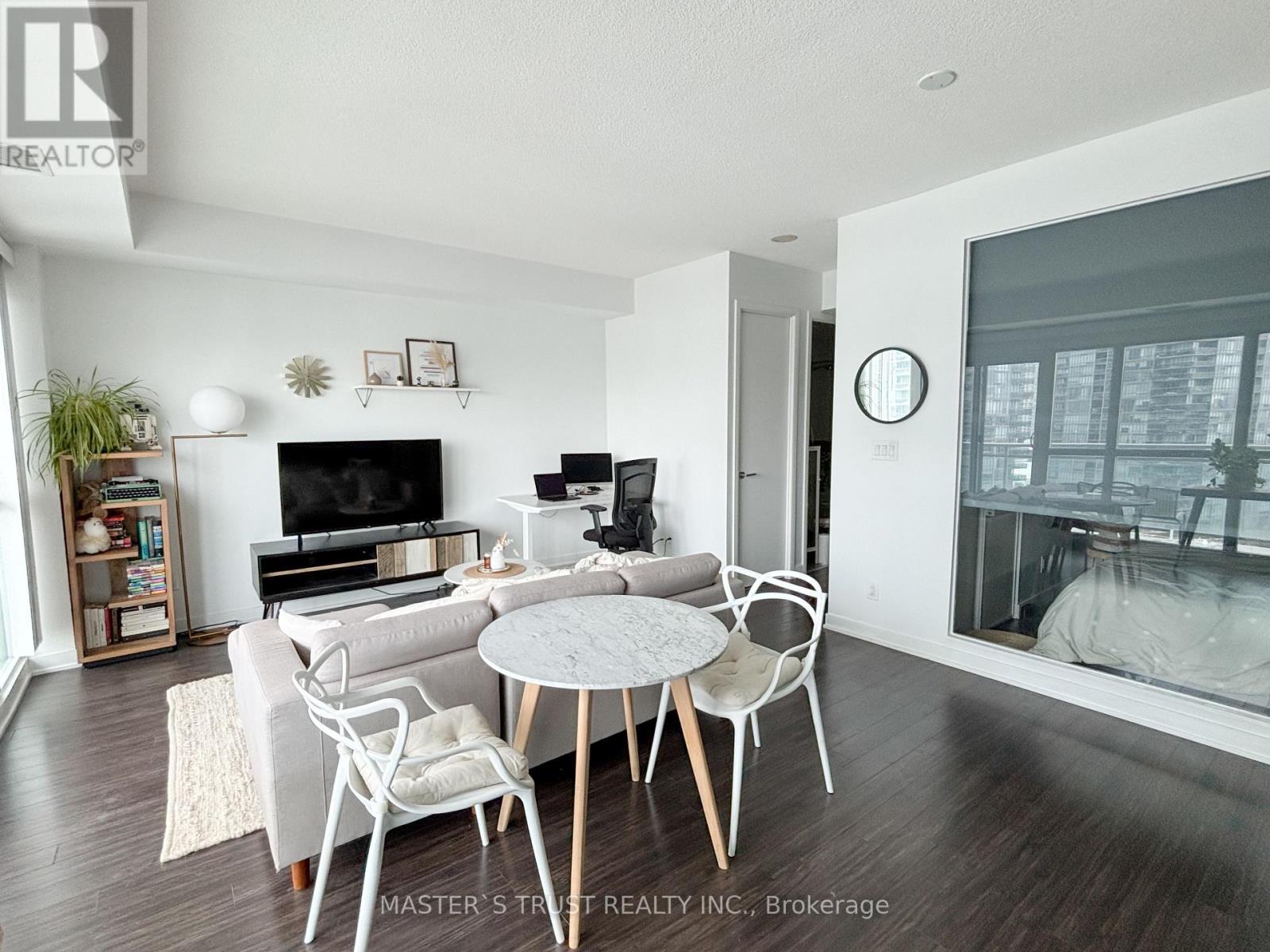 1025 - 165 Legion Road N, Toronto, Ontario  M8Y 0B3 - Photo 8 - W12871558