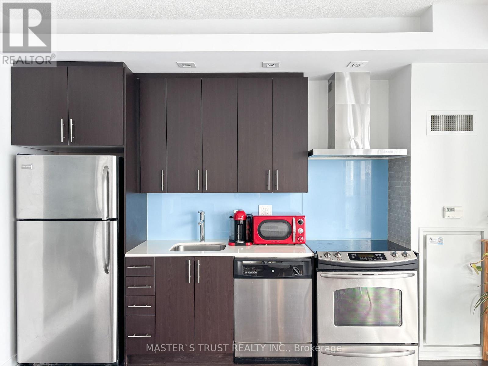 1025 - 165 Legion Road N, Toronto, Ontario  M8Y 0B3 - Photo 9 - W12871558