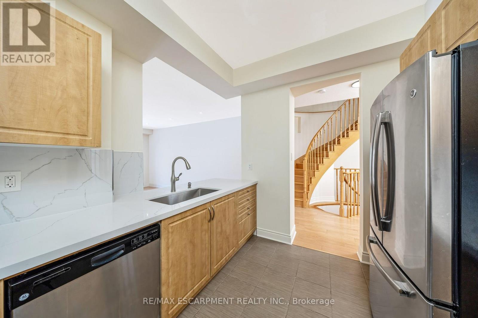 2419 Baronwood Drive, Oakville, Ontario  L6M 0J7 - Photo 18 - W12871572