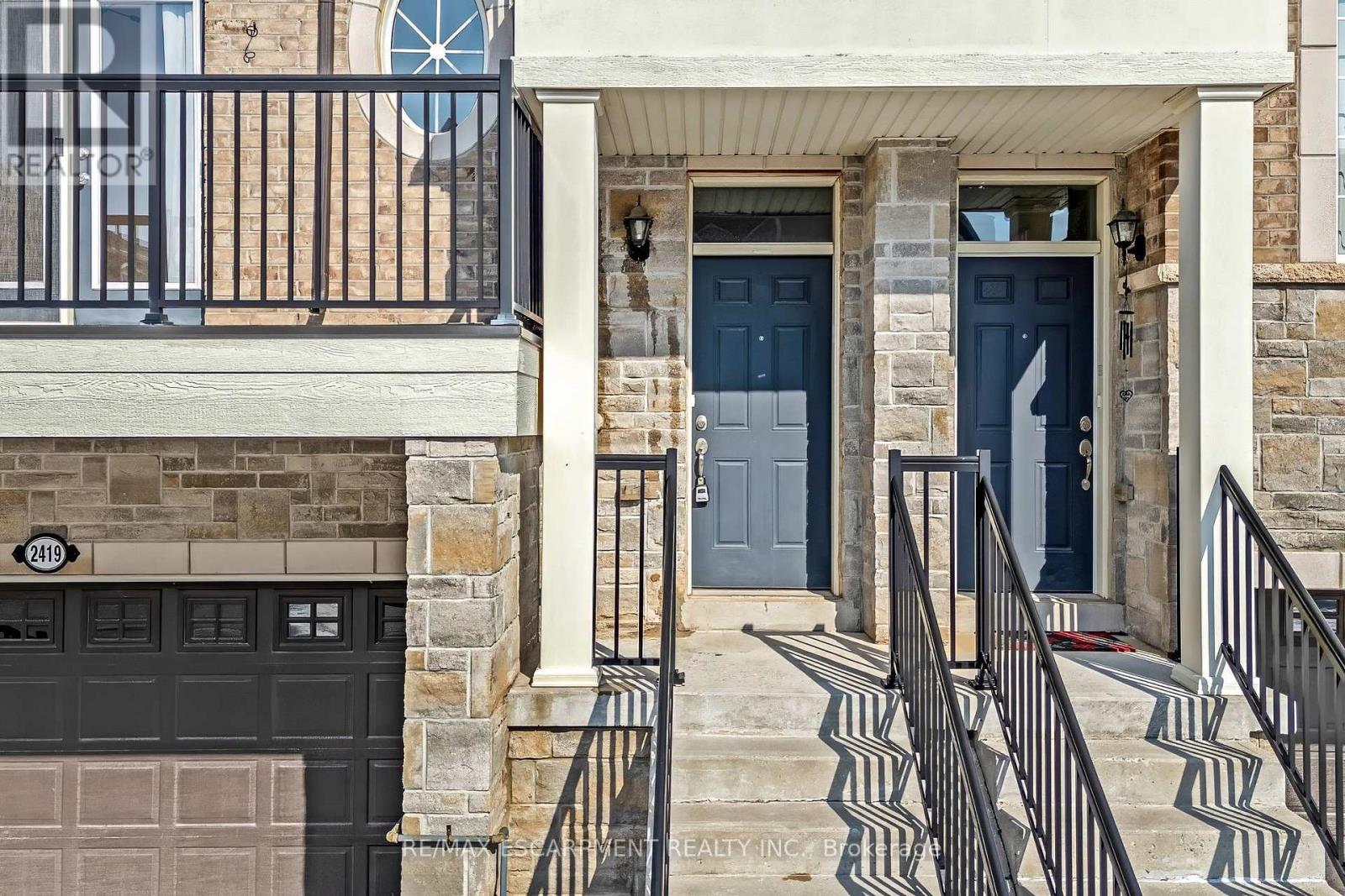 2419 Baronwood Drive, Oakville, Ontario  L6M 0J7 - Photo 4 - W12871572