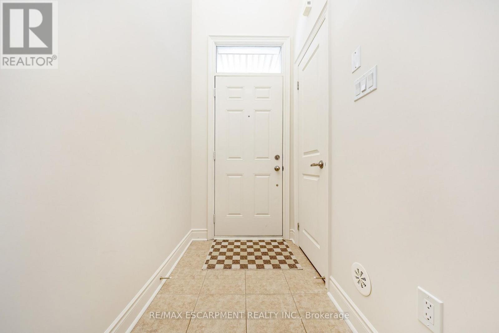 2419 Baronwood Drive, Oakville, Ontario  L6M 0J7 - Photo 5 - W12871572