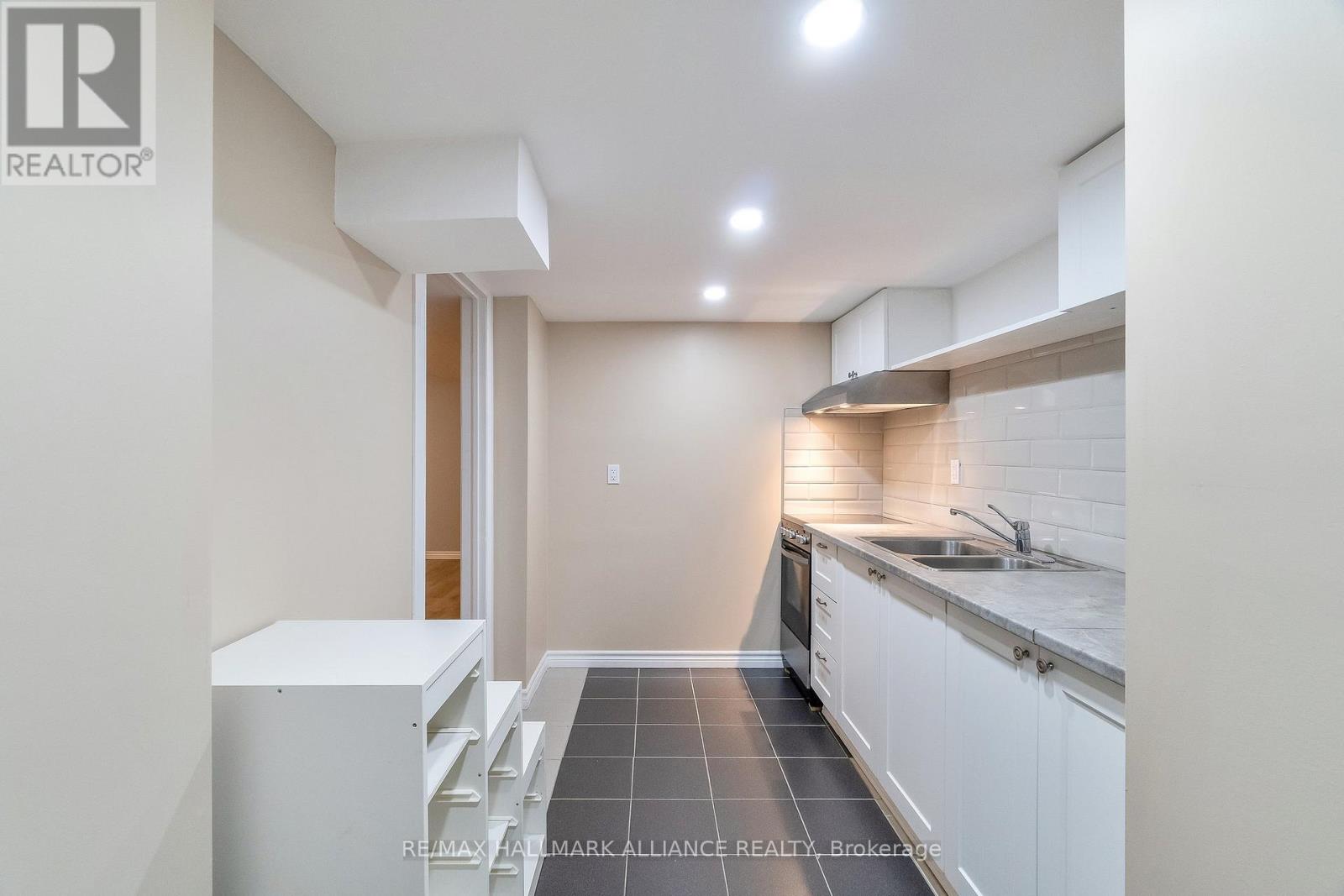 12 Hadfield Circle, Brampton, Ontario  L6R 0N6 - Photo 14 - W12871578