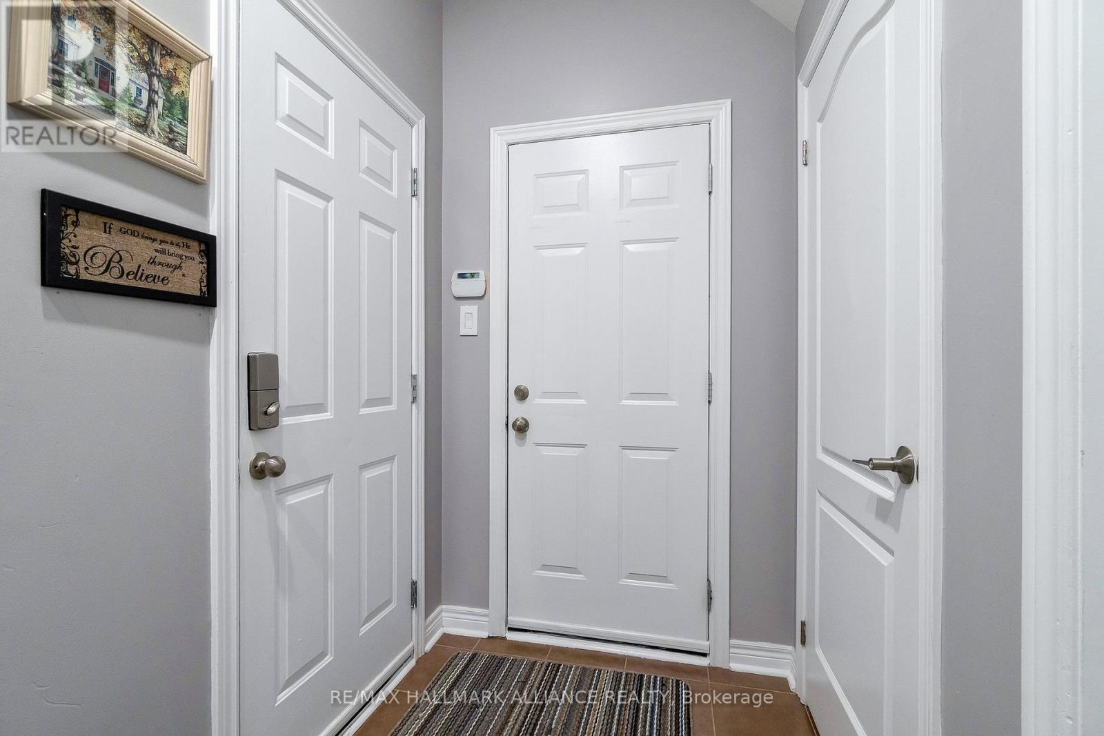 12 Hadfield Circle, Brampton, Ontario  L6R 0N6 - Photo 3 - W12871578