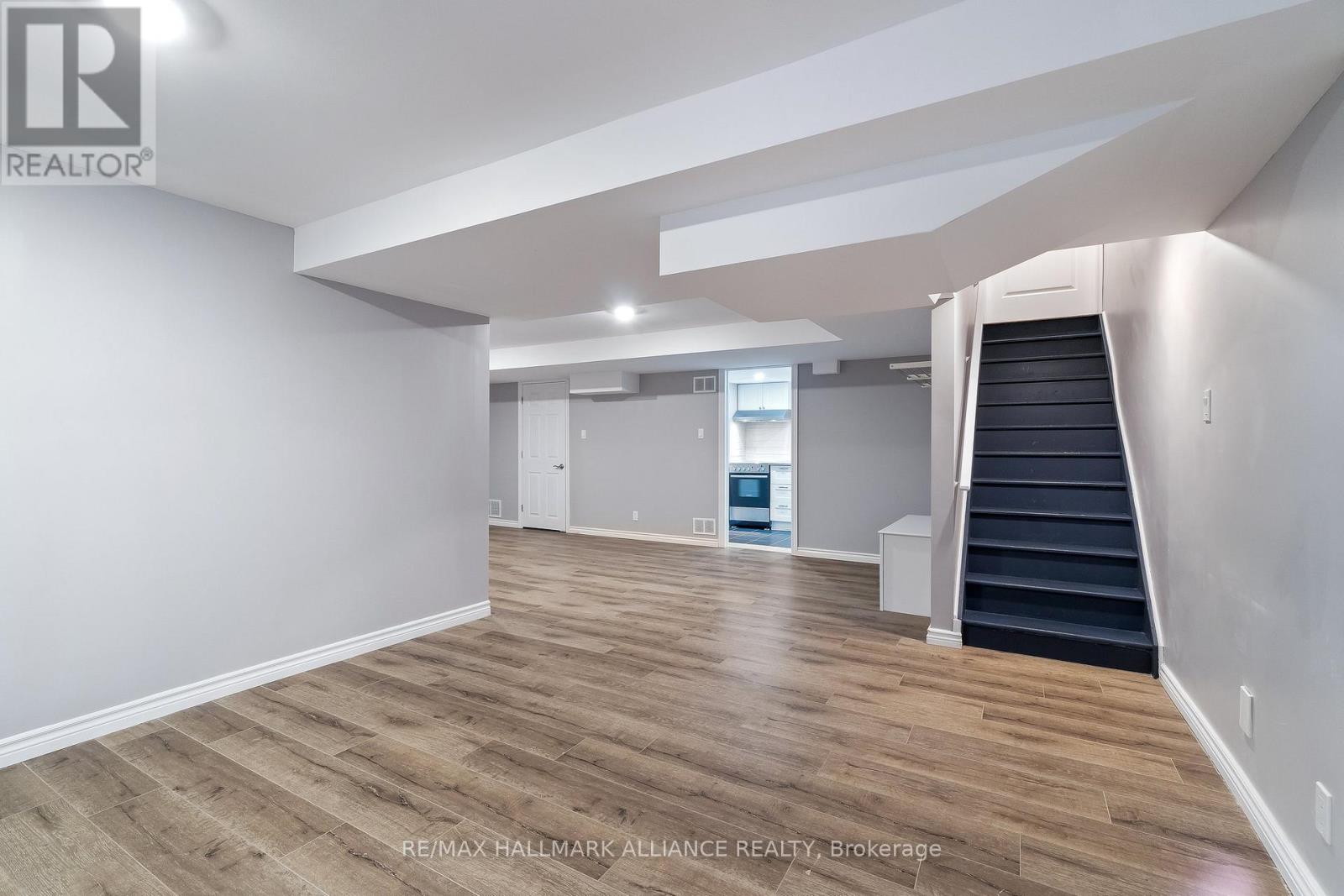 12 Hadfield Circle, Brampton, Ontario  L6R 0N6 - Photo 4 - W12871578