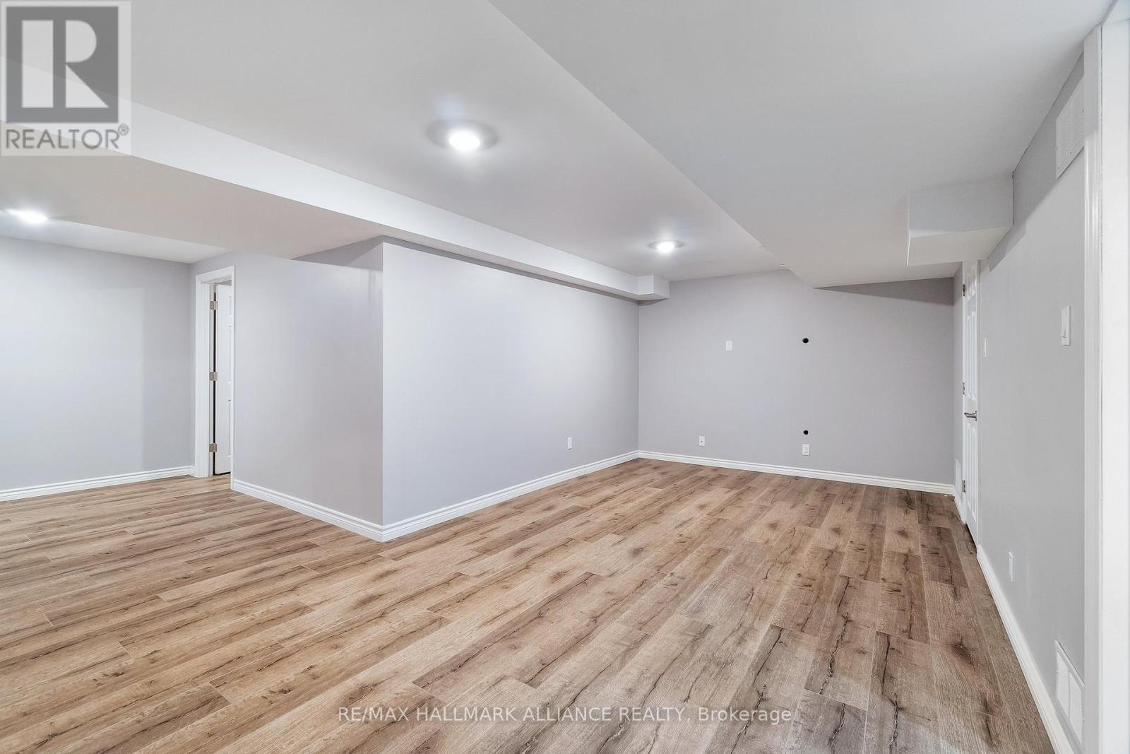 12 Hadfield Circle, Brampton, Ontario  L6R 0N6 - Photo 9 - W12871578