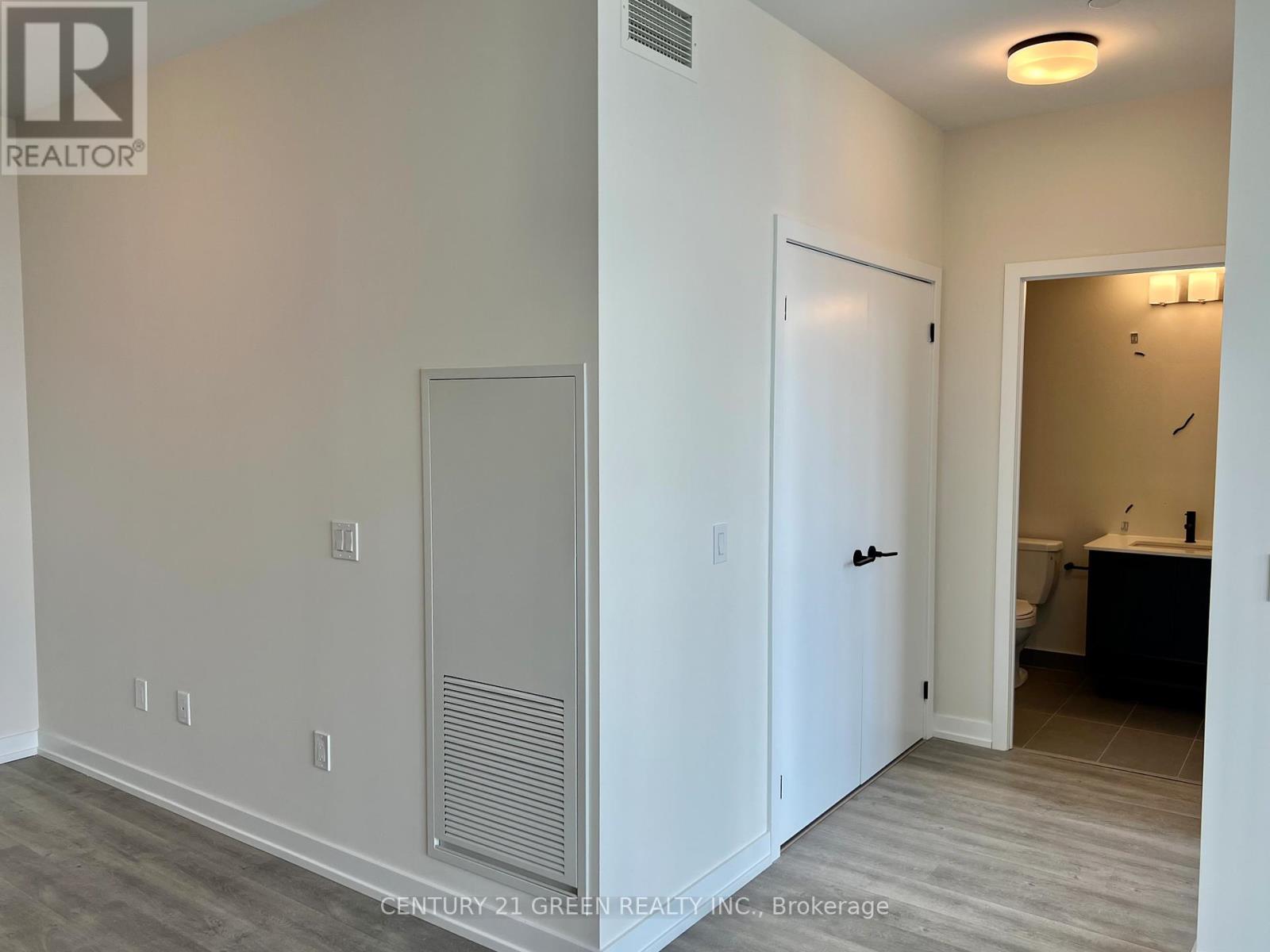 1011 - 2300 St. Clair Avenue W, Toronto, Ontario  M6N 0B3 - Photo 5 - W12871640