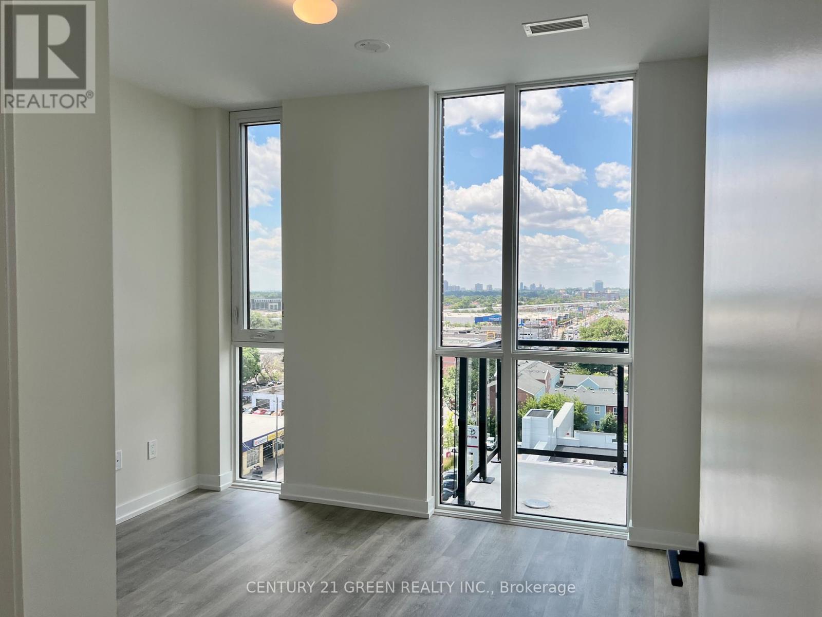 1011 - 2300 St. Clair Avenue W, Toronto, Ontario  M6N 0B3 - Photo 8 - W12871640