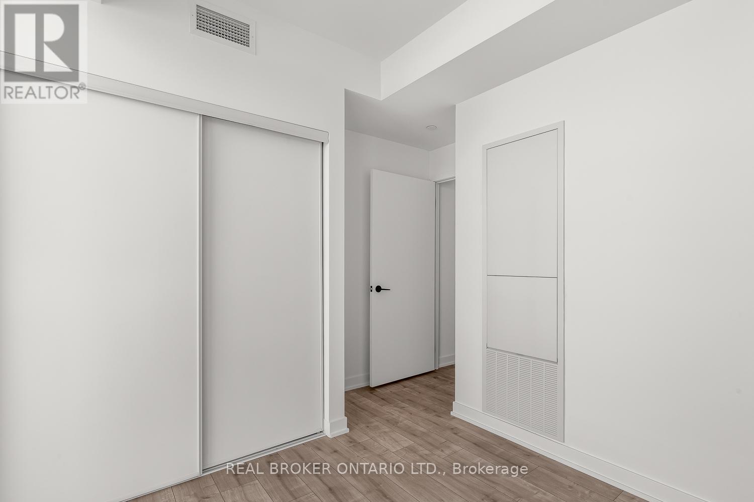 612 - 220 Missinnihe Way, Mississauga, Ontario  L5H 0A9 - Photo 13 - W12871646