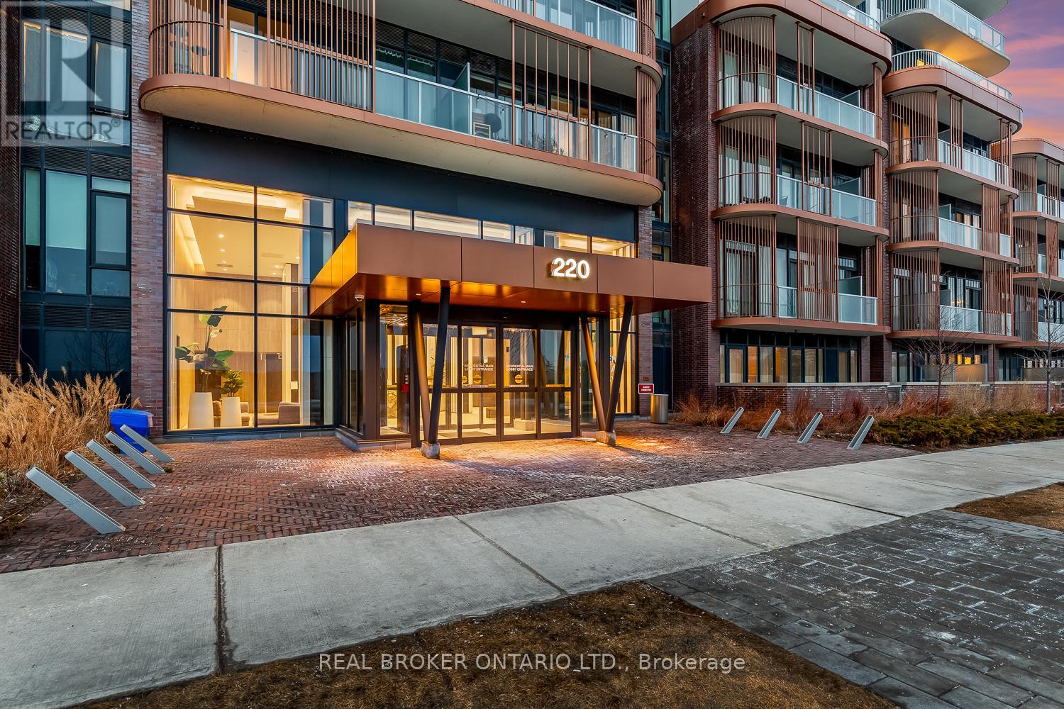 612 - 220 Missinnihe Way, Mississauga, Ontario  L5H 0A9 - Photo 2 - W12871646