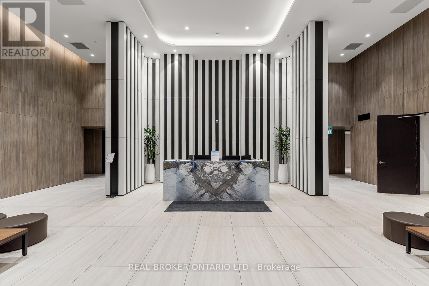 612 - 220 Missinnihe Way, Mississauga, Ontario  L5H 0A9 - Photo 4 - W12871646