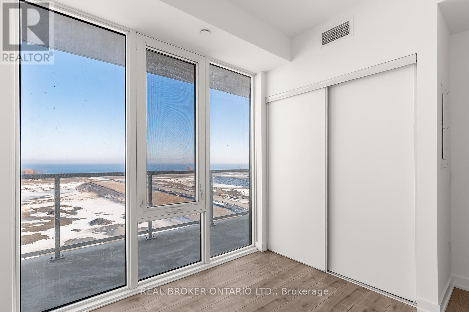 612 - 220 Missinnihe Way, Mississauga, Ontario  L5H 0A9 - Photo 9 - W12871646