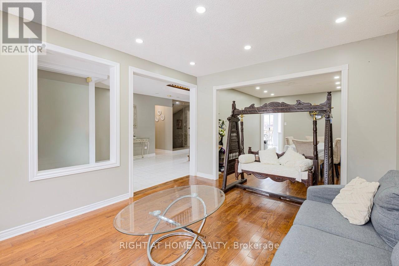 3391 Cajun Crescent, Mississauga, Ontario  L5L 5T8 - Photo 8 - W12871658