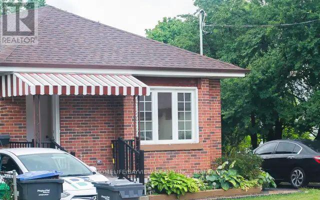 203 John Street, Brampton, Ontario  L6W 2A5 - Photo 2 - W12871708