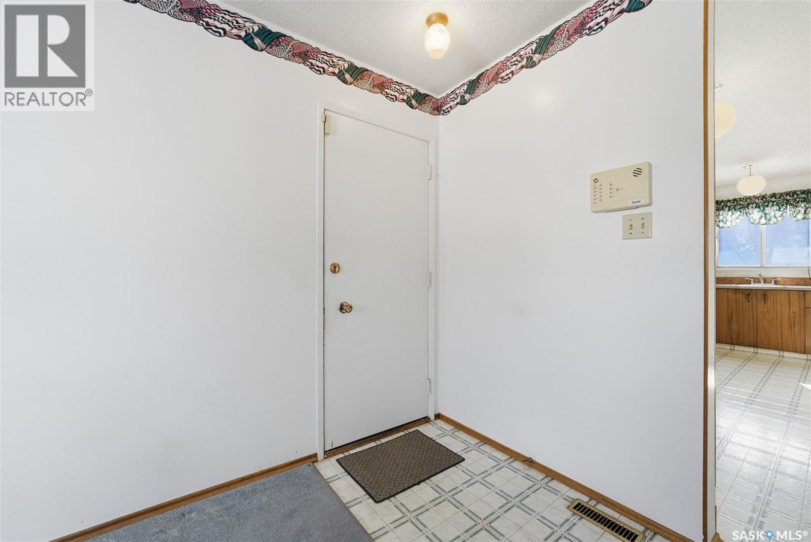 224 Waterloo Crescent, Saskatoon, Saskatchewan  S7H 4G5 - Photo 6 - SK030194