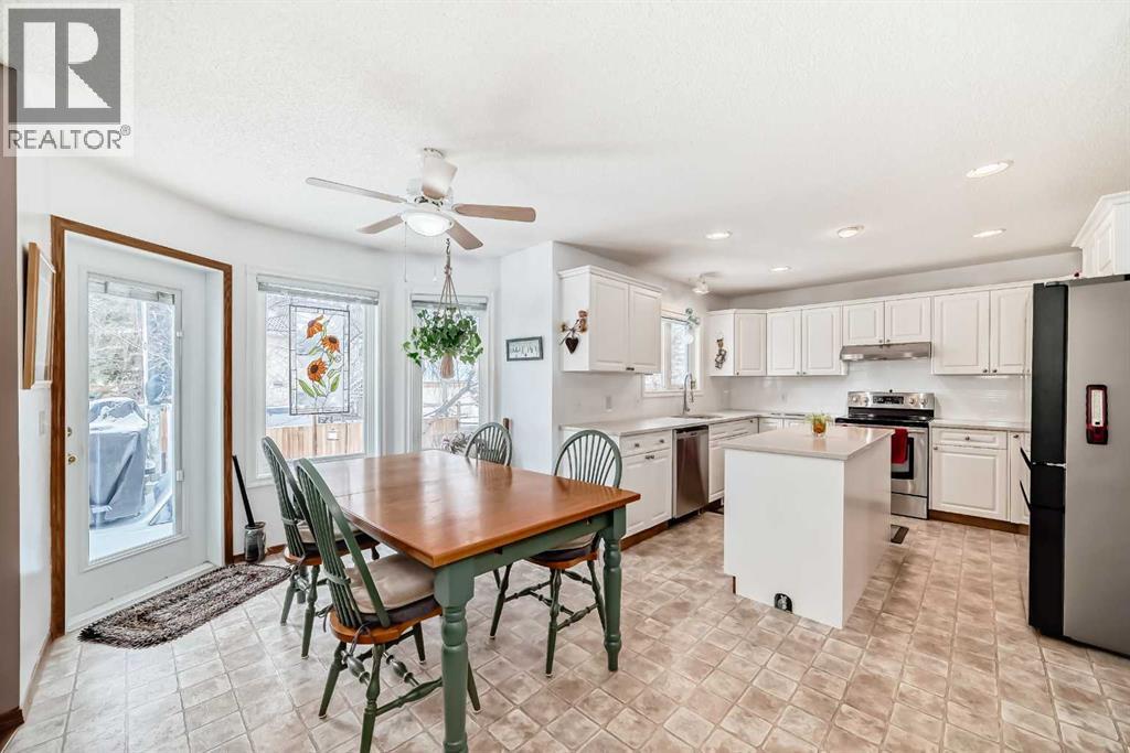 107 Hawkmount Heights Nw, Calgary, Alberta  T3G 3S5 - Photo 9 - A2290848