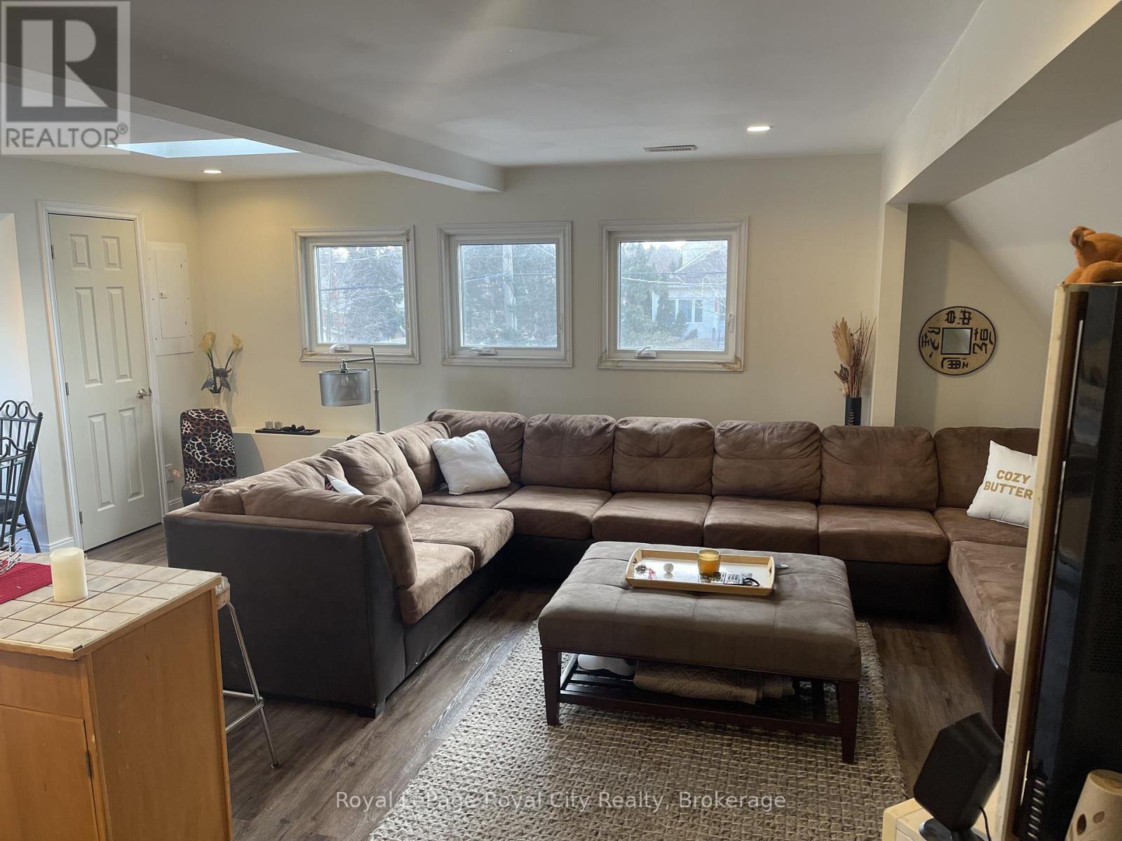 1 - 563 WOOLWICH STREET, guelph (exhibition park), Ontario