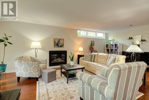 69 Longwood Drive, Waterloo, Ontario  N2L 4B6 - Photo 17 - X12871460