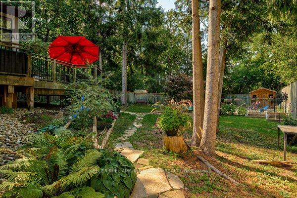 69 Longwood Drive, Waterloo, Ontario  N2L 4B6 - Photo 41 - X12871460