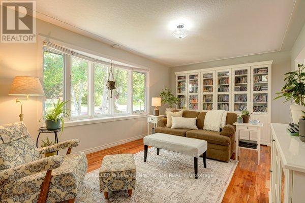 69 Longwood Drive, Waterloo, Ontario  N2L 4B6 - Photo 8 - X12871460