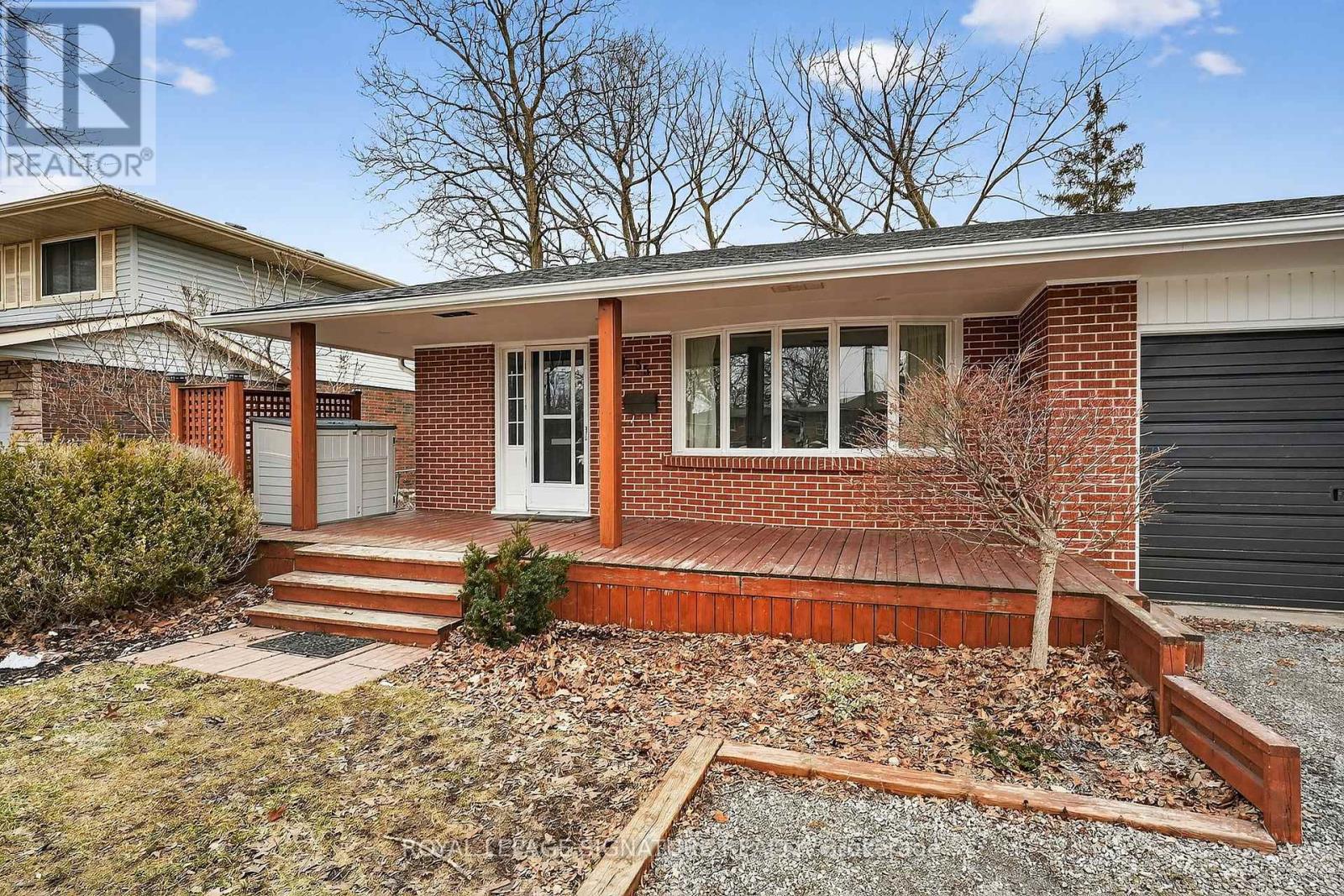 55 Burness Drive, St. Catharines, Ontario  L2P 1J4 - Photo 5 - X12871494