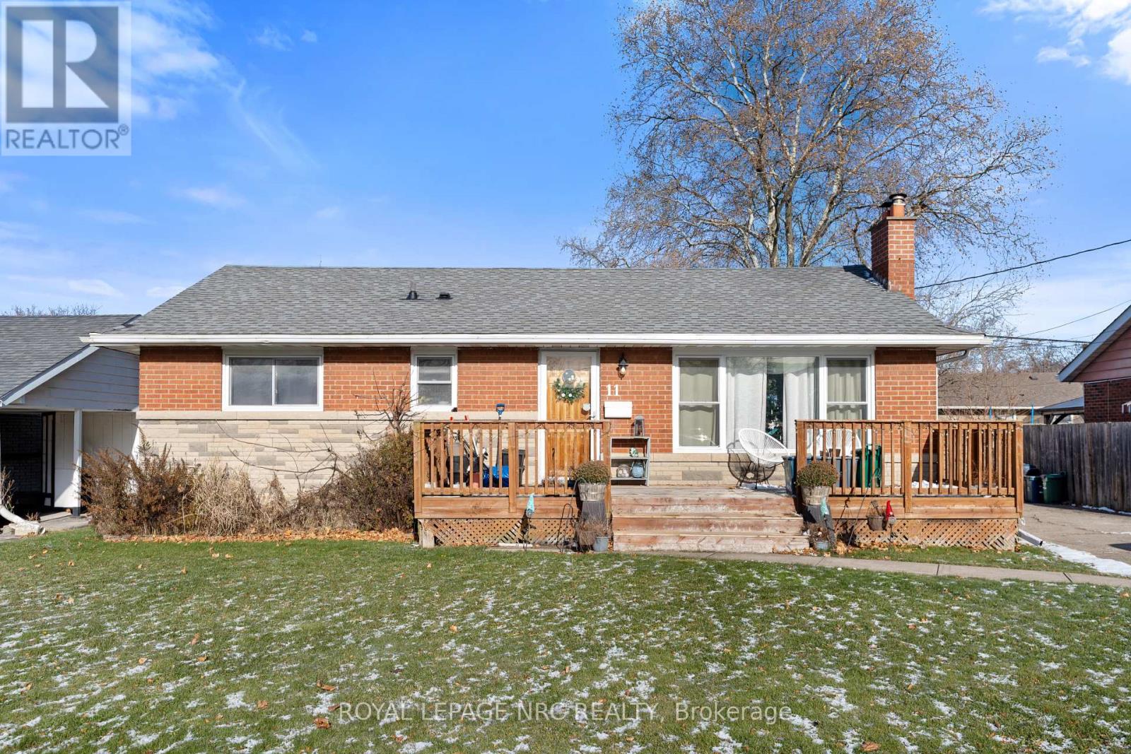 LOWER - 11 BROADMORE AVENUE, St. Catharines, Ontario