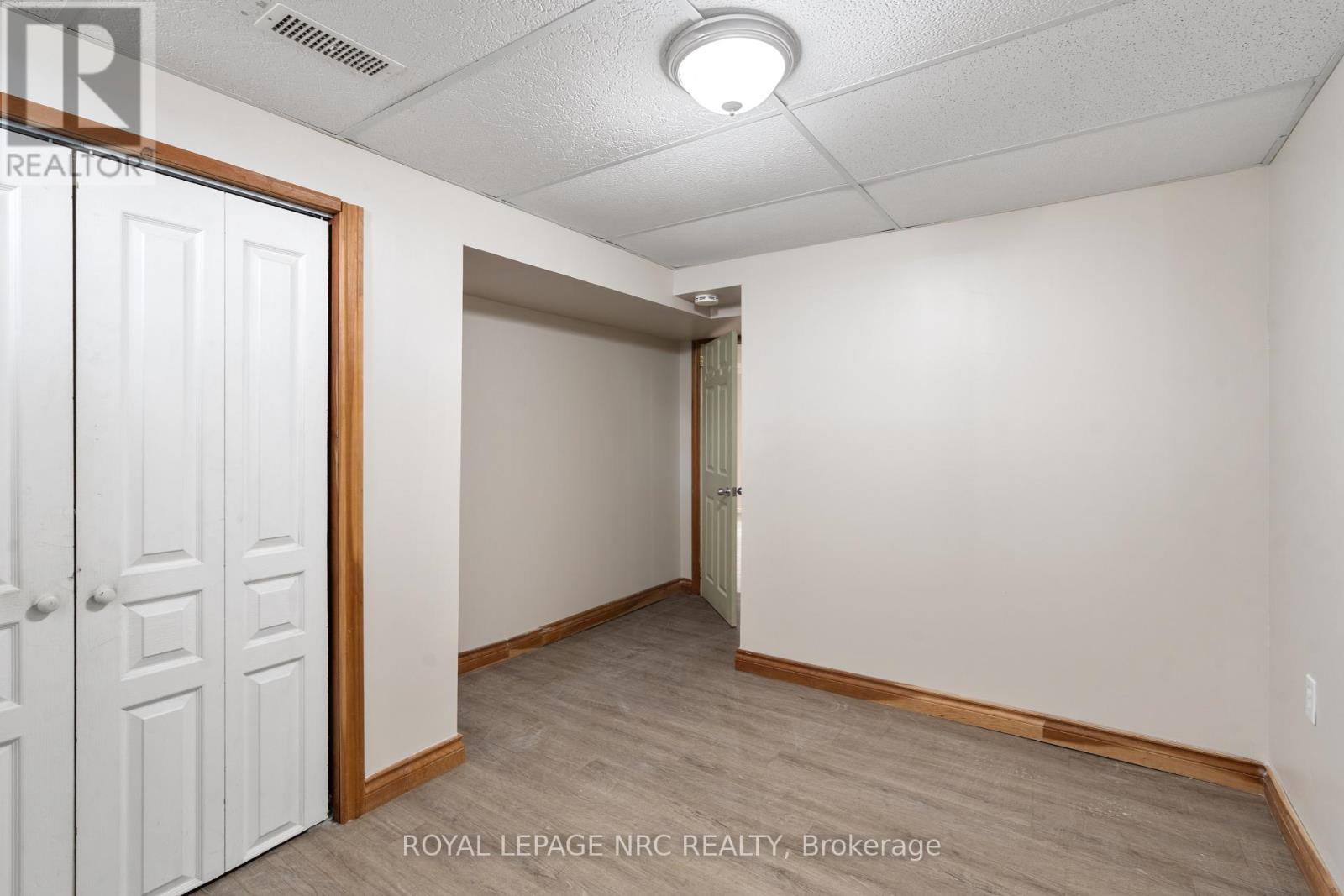 Lower - 11 Broadmore Avenue, St. Catharines, Ontario  L2M 6A4 - Photo 12 - X12871516