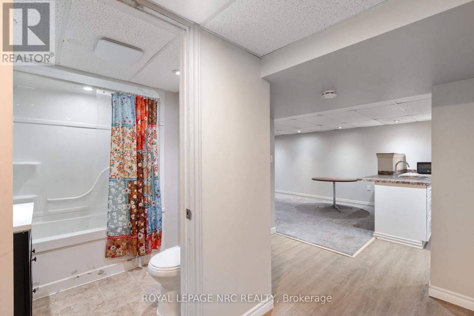 Lower - 11 Broadmore Avenue, St. Catharines, Ontario  L2M 6A4 - Photo 14 - X12871516